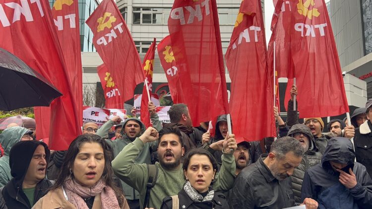 TKP’den Çalık Holding önünde ‘Erol Eğrek’ protestosu