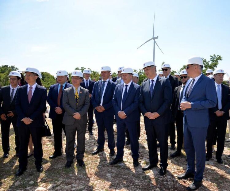 Çinli şirketlerin inşa edeceği Hırvatistan’ın en büyük güneş enerjisi projesinin temeli atıldı
