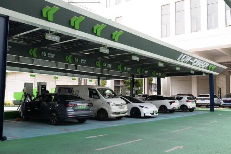 Çin’de elektrikli araç şarj ünitelerinin sayısı 13,75 milyona ulaştı