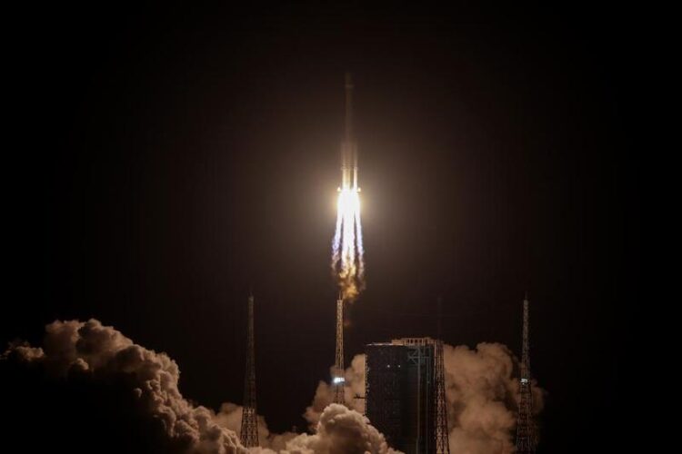 Çin uzaya yeni bir iletişim uydusu gönderdi