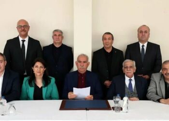 PKK silahları bırakma ve örgütü  feshetme kararı aldı