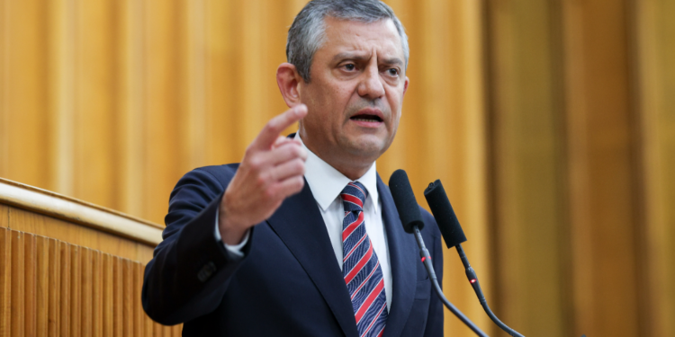 Özgür Özel: “Beyazıt’a, İstanbul’un gençleriyle kucaklaşmaya gidiyoruz”