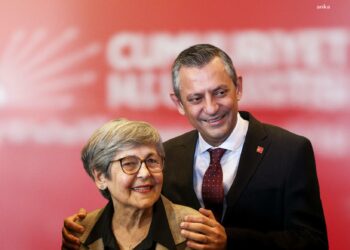 Özgür Özel: “Bir çocuğun geleceği için direnen her anne, bu ülkenin kaderini değiştirir”