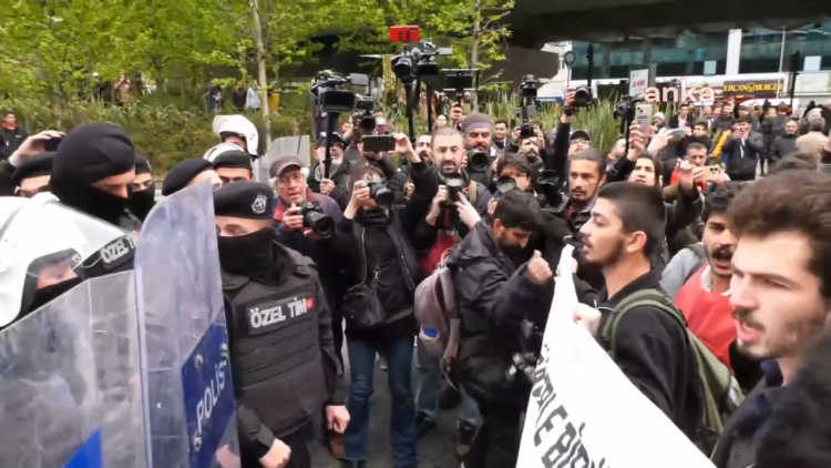 Taksim’e yürümek isteyen gençlere sert müdahale