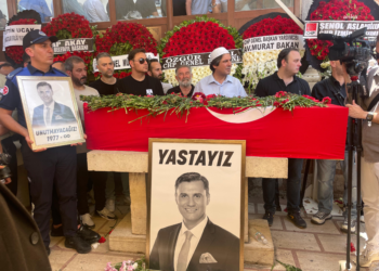 Ferdi Zeyrek, son yolculuğuna uğurlandı…