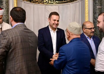 Balıkesir Büyükşehir Belediye Başkanı Akın, vatandaş ile bayramlaştı