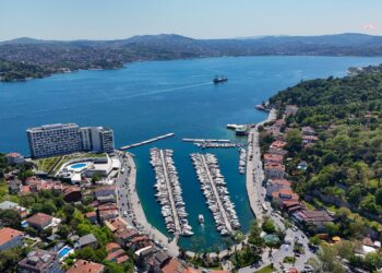 İSPARK’a ait İstinye ve Tarabya Tekne Parklarına Mavi Bayrak ödülü