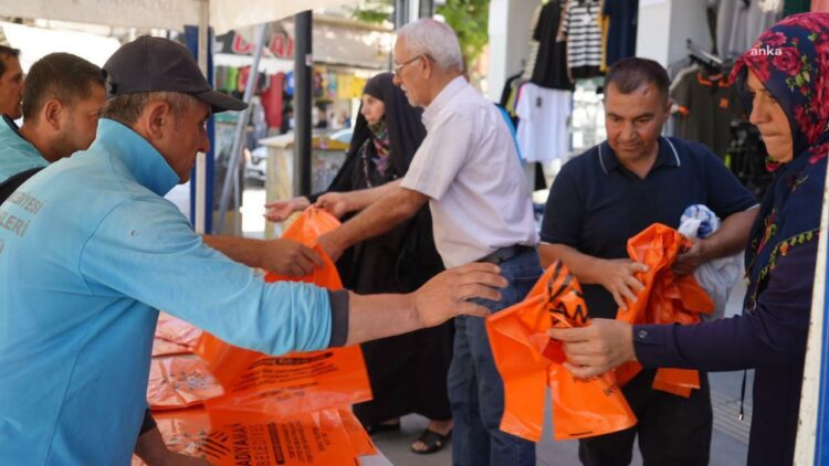 Adıyaman Belediyesi, ücretsiz kurban atık poşeti dağıttı