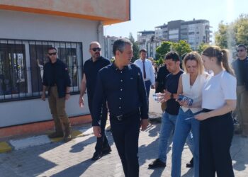 Özgür Özel, Ferdi Zeyrek’in kızını YKS’nin ikinci oturumuna da getirdi