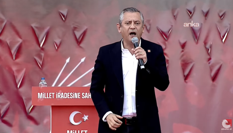 Özgür Özel: “Bir devir bitiyor yeni bir devir başlıyor”