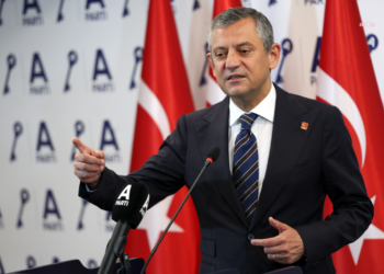 Özgür Özel: “AKP’nin ülkeyi yönetme kapasitesinin kalmadığını görüyoruz”