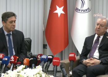 MHP ve DEM Parti arasında güldüren “Demli çay” diyalogu 