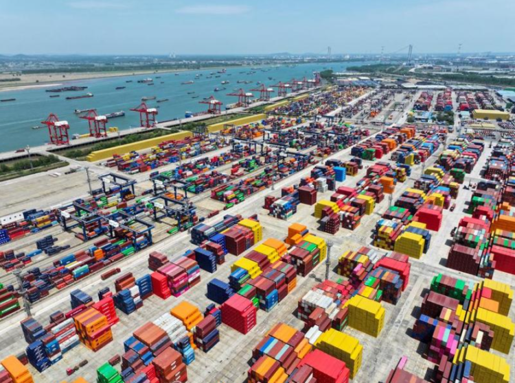 Çin’in dış ticareti ilk 5 ayda yüzde 2,5 arttı