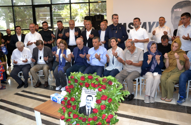 Özgür Özel ile Nurcan Zeyrek, Manisa’da taziyeleri kabul ediyor