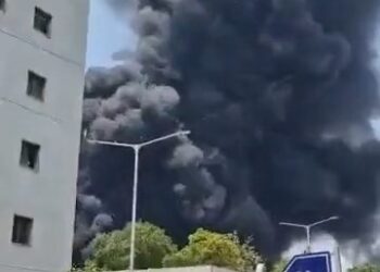 Hindistan’da yolcu uçağı düştü