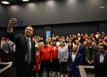 Balıkesirli gençler Dijital Gençlik Merkezi’nde sosyalleşiyor