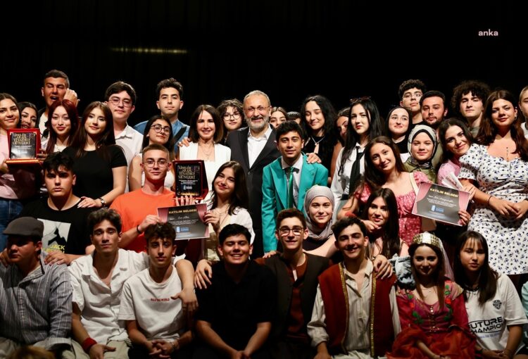 Eyüpsultan Liselerarası Tiyatro Günleri, “Yedi Kocalı Hürmüz” ile final yaptı