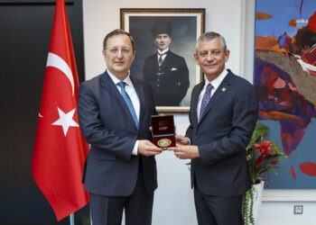 Özgür Özel, Türkiye’nin Berlin Büyükelçisi Gökhan Turan’ı ziyaret etti