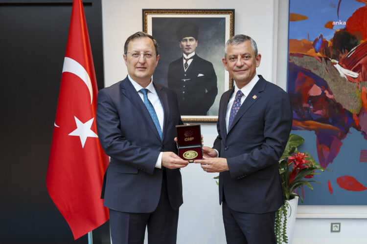 Özgür Özel, Türkiye’nin Berlin Büyükelçisi Gökhan Turan’ı ziyaret etti