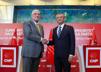 Özgür Özel ve Müsavat Dervişoğlu’ndan ‘yeni anayasa’ çıkışı!