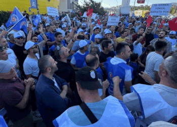 Diyanet’ten ‘kamuya ait işleri yavaşlatmak günahtır’ hutbesi