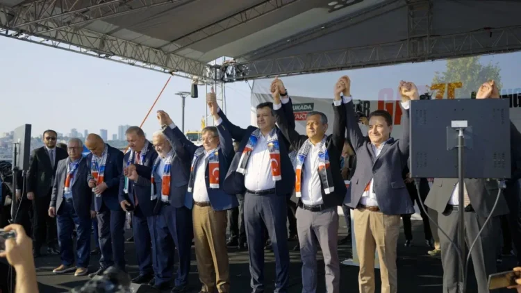 Üsküdar’da Gazze Mitingi… CHP Lideri Özel de mitinge katıldı