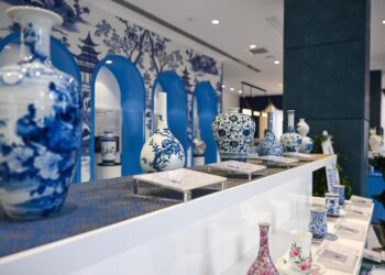 Çin’in ünlü Jingdezhen porselenleri, İstanbul’da açılan mağazada satışa sunuldu