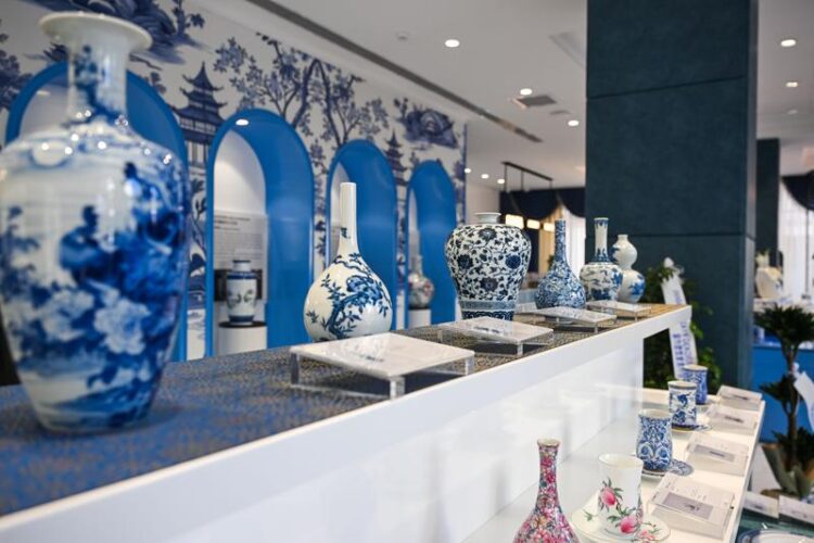 Çin’in ünlü Jingdezhen porselenleri, İstanbul’da açılan mağazada satışa sunuldu