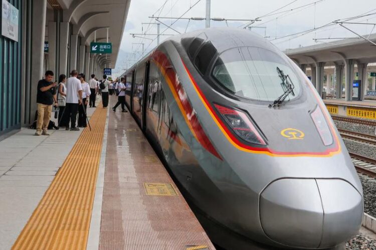 Çin’de yaz seyahat yoğunluğu sırasında 953 milyon tren yolculuğu yapılması bekleniyor