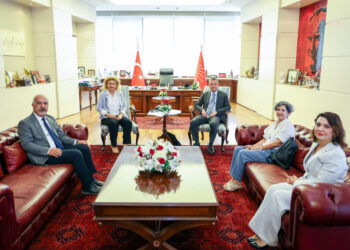 Özgür Özel, KESK heyetini kabul etti