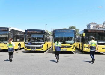 İETT, sürüş sırasında sigara içen şoförün sertifikasını iptal etti