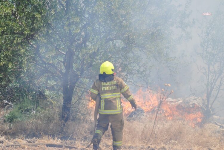 Balıkesir İtfaiyesi, 12 günde 971 yangına müdahale etti