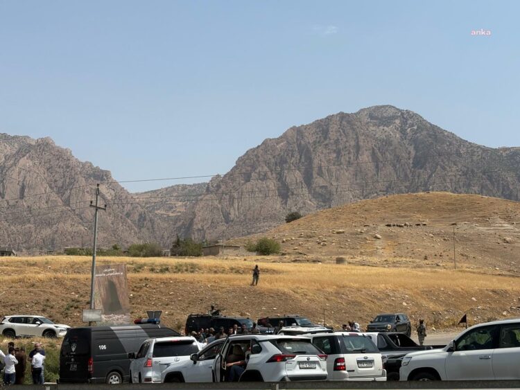 PKK üyesi bir grup silah bıraktı… 250 gözlemcinin katılımıyla silahlar imha edildi