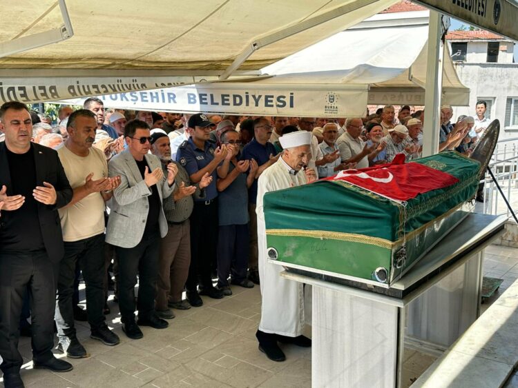 Yangında hayatını kaybeden itfaiye eri Ramazan Şaşkın son yolculuğuna uğurlandı