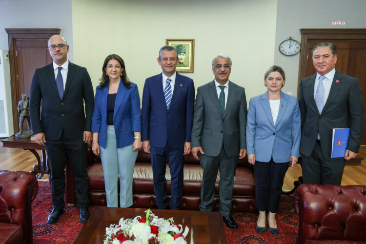 İmralı heyeti, Özgür Özel ile görüştü…