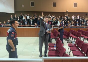 Özgür Çelik Silivri’den İmamoğlu’nun fotoğrafını paylaştı