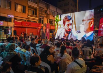 Beyoğlu’nda açık havada sinema keyfi