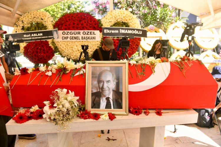 Altan Öymen alkışlarla son yolculuğuna uğurlandı