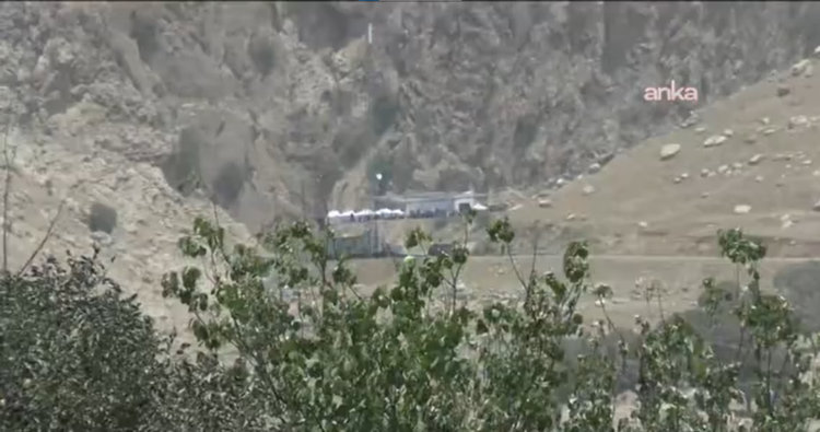 Terör örgütü PKK silah bıraktı….