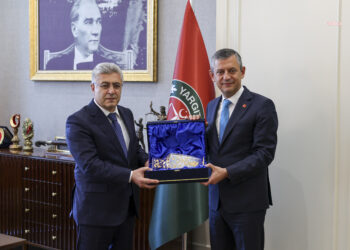 Özgür Özel, Yargıtay Cumhuriyet Başsavcısı Muhsin Şentürk ile görüştü