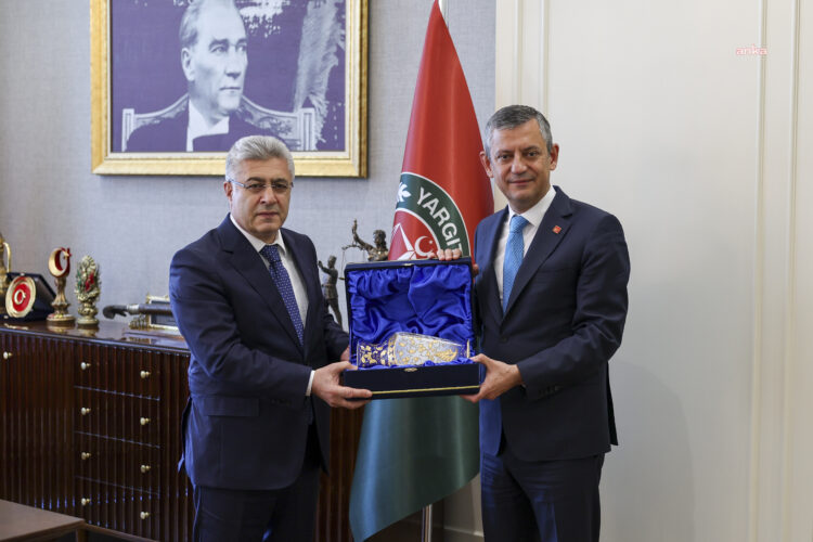 Özgür Özel, Yargıtay Cumhuriyet Başsavcısı Muhsin Şentürk ile görüştü