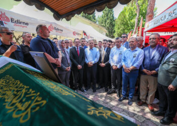 Özgür Özel, İlhami Özcan Aygun’un babasının cenaze törenine katıldı