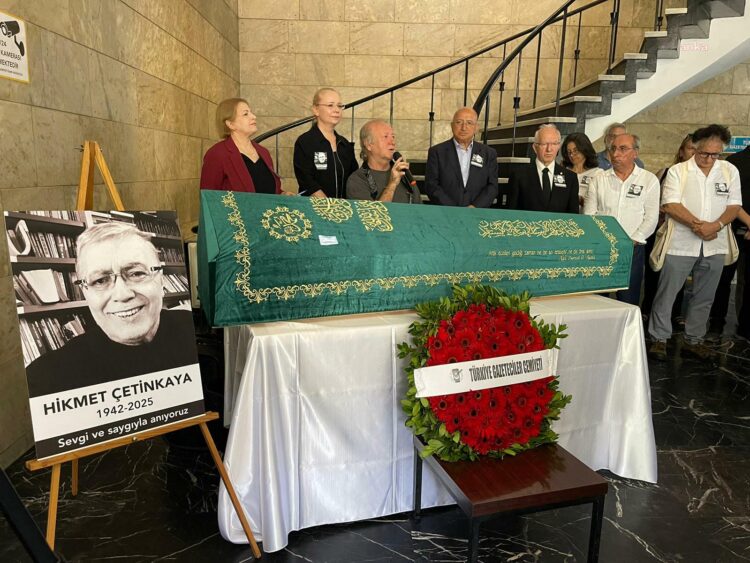 Gazeteci Hikmet Çetinkaya son yolculuğuna uğurlandı