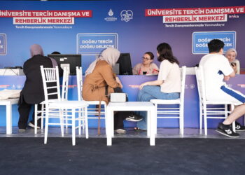 İBB’den YKS tercih döneminde gençlere rehberlik desteği