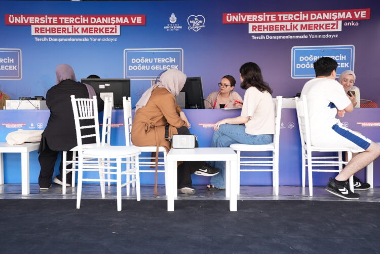İBB’den YKS tercih döneminde gençlere rehberlik desteği