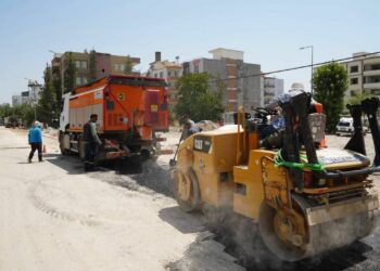 Adıyaman Belediyesi’nden asfalt serimi öncesi yoğun mesai