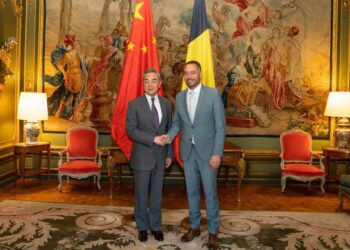 Çin Dışişleri Bakanı Wang, Belçikalı mevkidaşı Prevot ile bir araya geldi