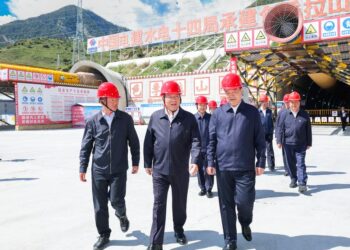 Çin Başbakanı Li: Büyük ulusal projelerin yüksek kalitedeki gelişimi devam ettirilmeli