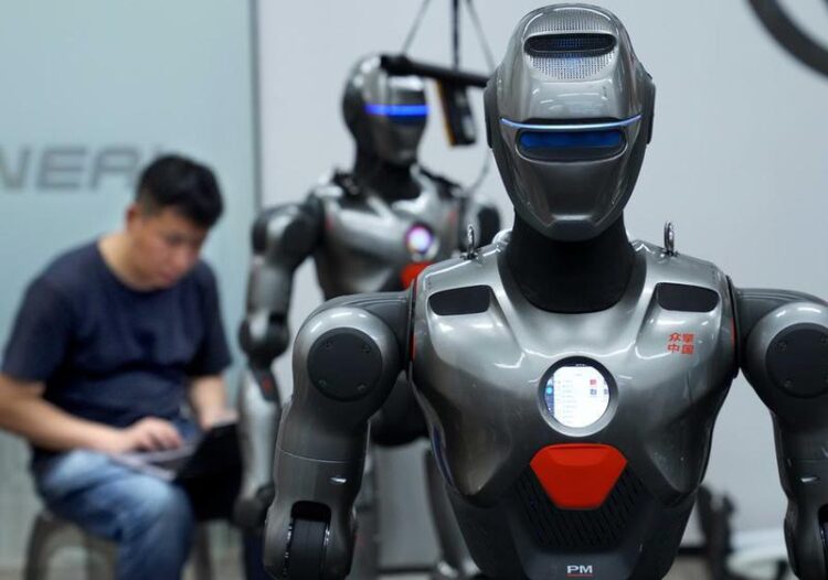 Çin’in Shenzhen kentinde dünyanın ilk 6S robot mağazası açıldı