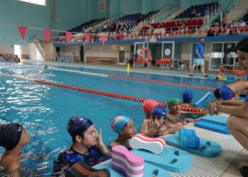 Adıyaman Belediyesi’nin yüzme kurslarına yoğun ilgi